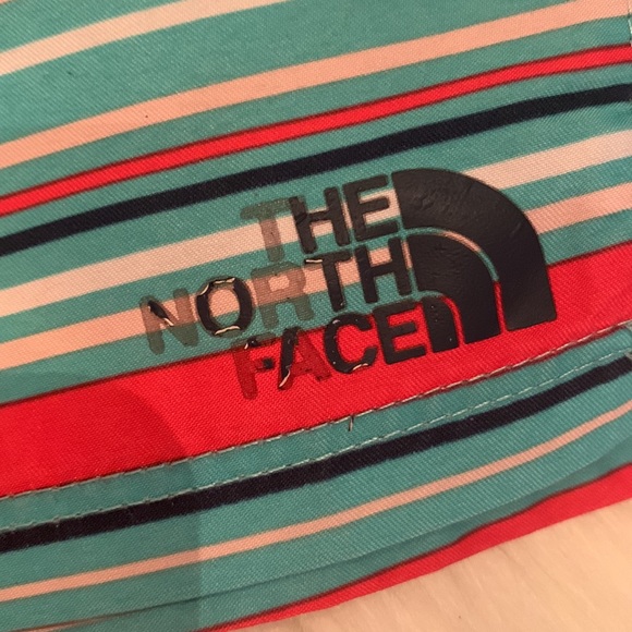 North face shorts - Picture 5 of 10